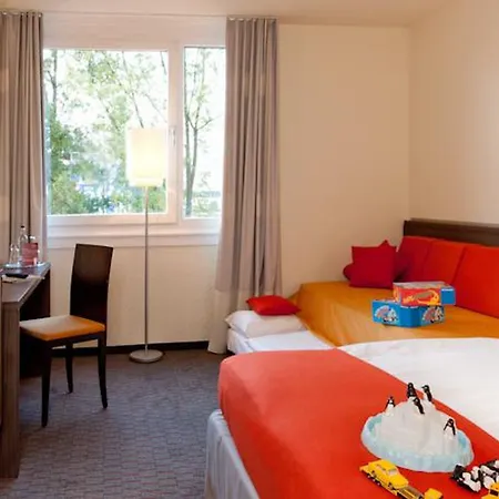 Mercure West Hotel 4*