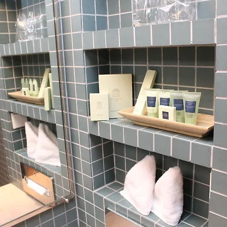 Отель Wasserturm Cologne, Curio Collection By Hilton Кёльн