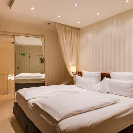 Hotel Wasserturm Cologne, Curio Collection By Hilton