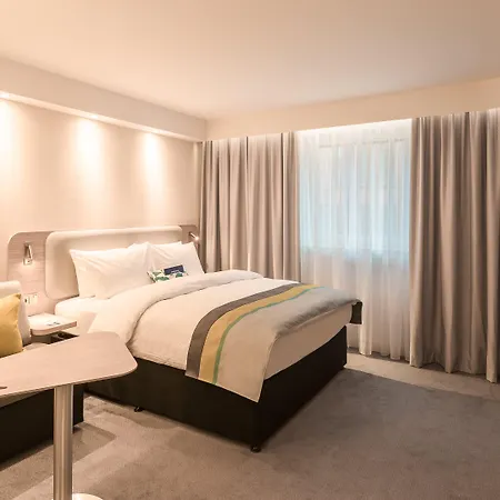 Express - - Centre Hotel 3*