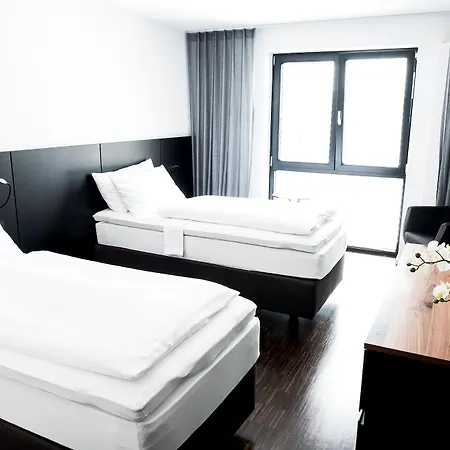 &repeat Airport 4*