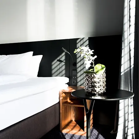 Hotel &repeat Airport 4*