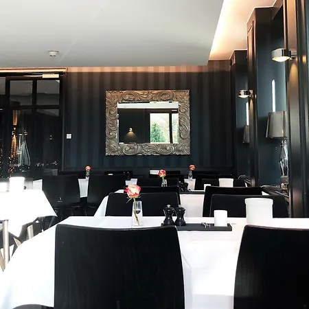 Hotel &repeat Airport 4*