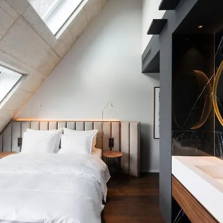 Legend Hotel Kolonia