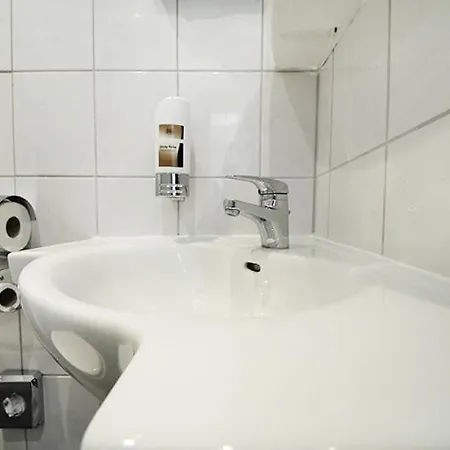Hotel Storch 2*