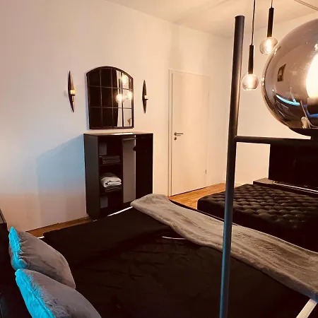 Bismarck Apartment *