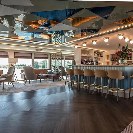 Fairtours Hotelschiff Antonia***** Botel *