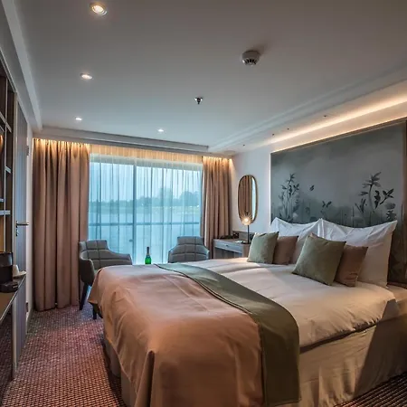 Fairtours Hotelschiff Antonia***** Botel Cologne