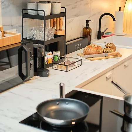 Park Avenue - Dom Mit Stil - Kueche - Parkplatz - Wlan - 65 Zoll Tv - Netflix Cologne