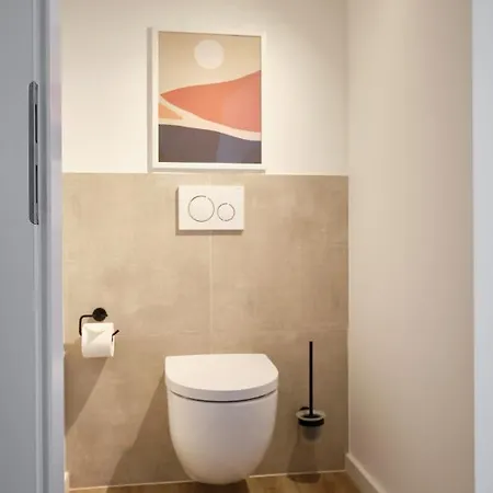 Apartment Park Avenue - Dom Mit Stil - Kueche - Parkplatz - Wlan - 65 Zoll Tv - Netflix Cologne
