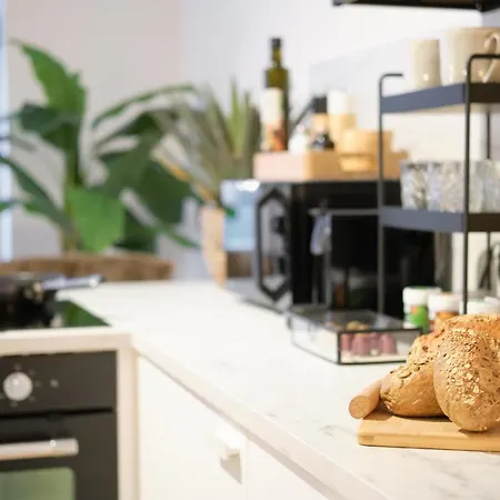 Park Avenue - Dom Mit Stil - Kueche - Parkplatz - Wlan - 65 Zoll Tv - Netflix Apartment Cologne