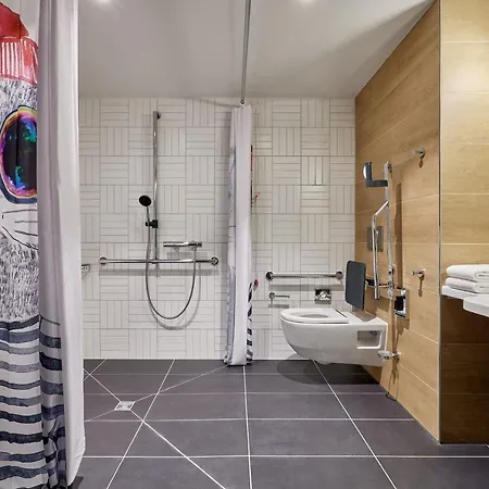Moxy Muelheim فندق كولونيا
