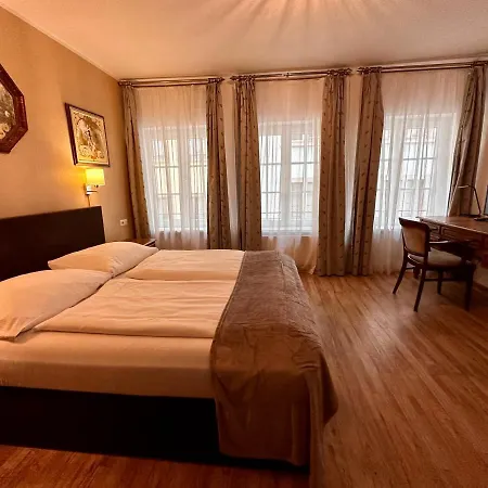 Altstadthotel Hayk Am Rhein 3* Cologne