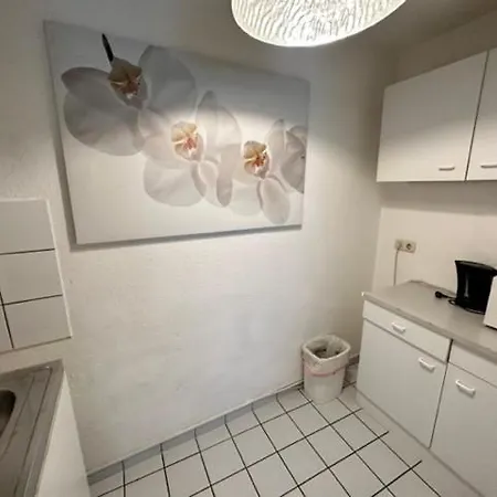 Top Lage I Schokoladenmusem I Einfaches Souterrain Apartment *
