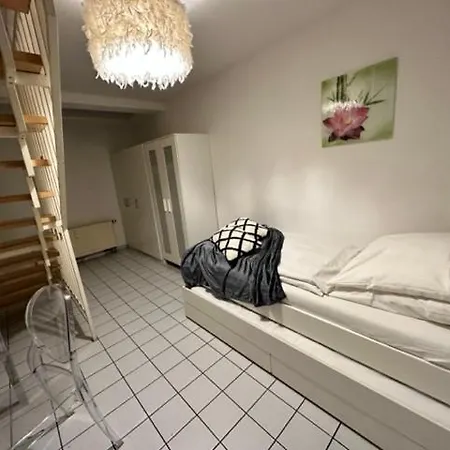Apartment Top Lage I Schokoladenmusem I Einfaches Souterrain