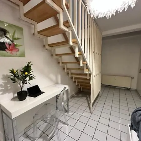 Apartment Top Lage I Schokoladenmusem I Einfaches Souterrain Cologne