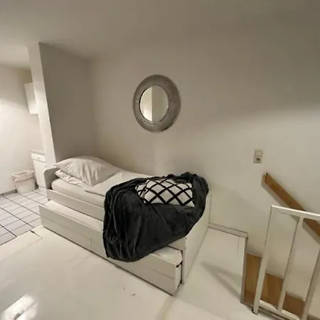 Apartment Top Lage I Schokoladenmusem I Einfaches Souterrain