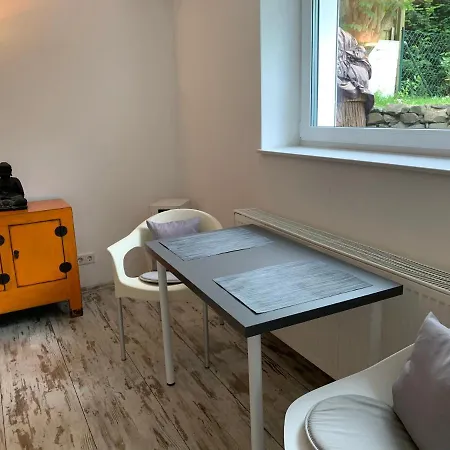 1-zimmer-wohnung In Poll Apartment *