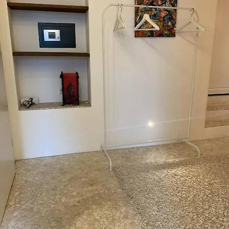 1-zimmer-wohnung In Poll Apartment *