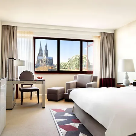 Hyatt Regency 5*