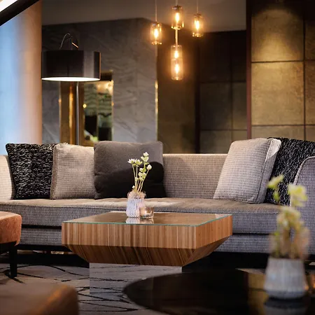 Hyatt Regency 5*