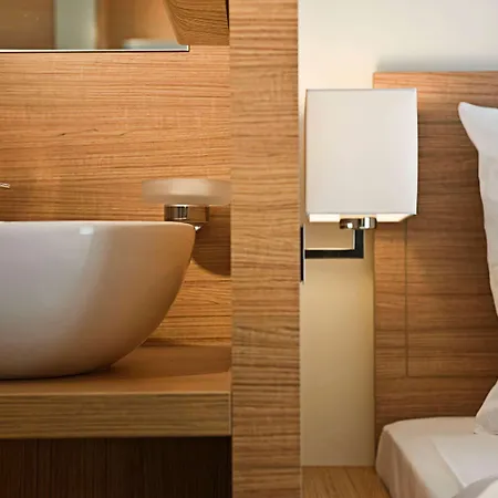 Wyndham Hotel 4*