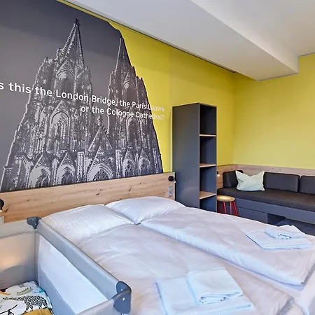 Meininger West Hotel