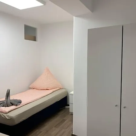 Central Private In Popular Neighborhood! Apartment *
