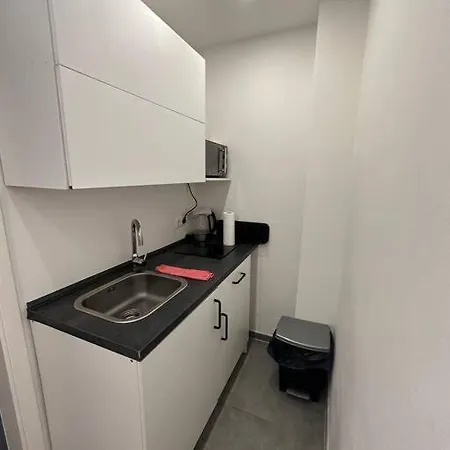 Madame Am Mediapark Apartment