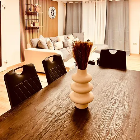 Luxe Living: Opulent Elegance Unleashed Appartamento *
