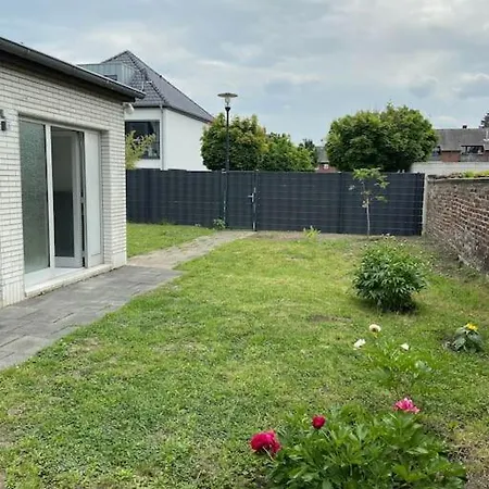 Charmante Gartenwohnung Mit Privatem Grossen Garten Köln