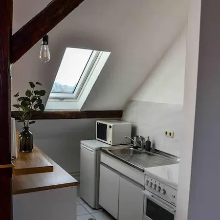 Schoene Dachgeschosswohnung Nahe Apartment Cologne