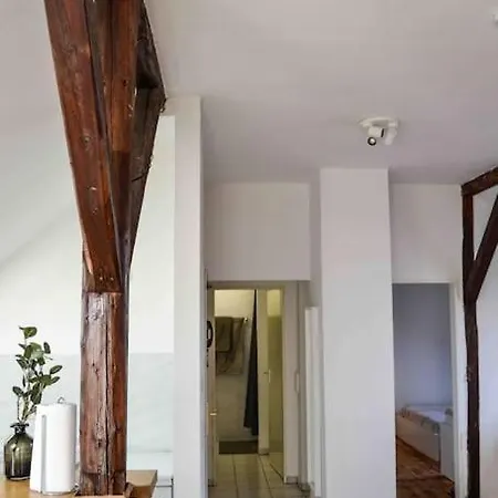 Schoene Dachgeschosswohnung Nahe Apartment *