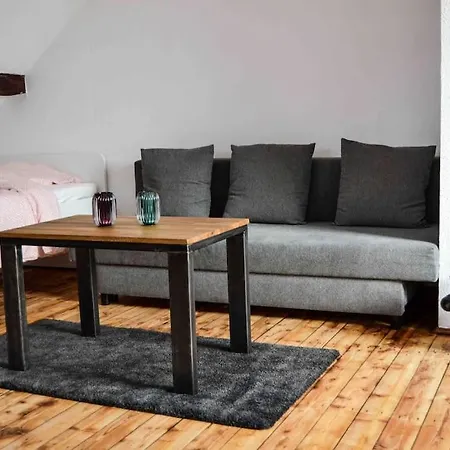 Schoene Dachgeschosswohnung Nahe Apartment *
