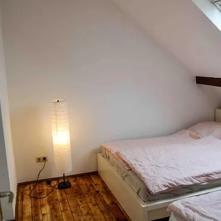 Schoene Dachgeschosswohnung Nahe Apartment Cologne