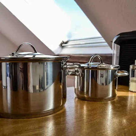 Schoene Dachgeschosswohnung Nahe Apartment Cologne