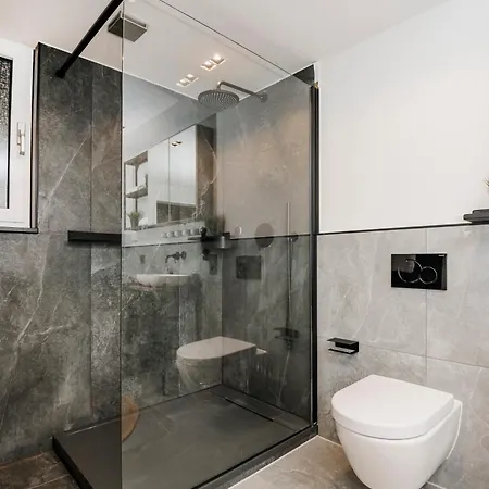 S331 - Luxurious Two Bedroom Duplex In Apartment