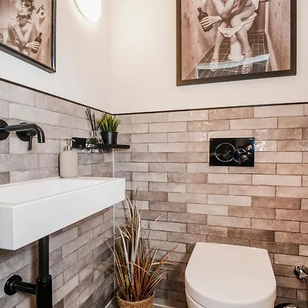 S331 - Luxurious Two Bedroom Duplex In * Cologne