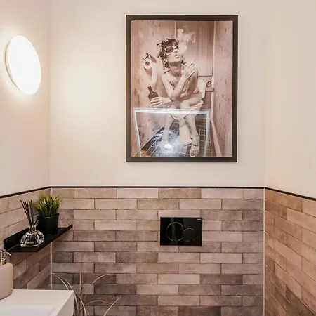 S331 - Luxurious Two Bedroom Duplex In Apartment *