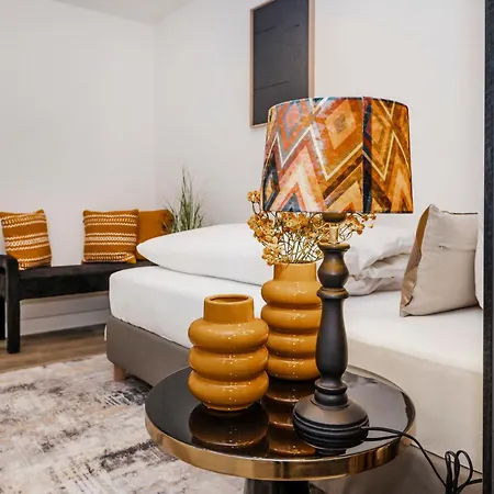 S331 - Luxurious Two Bedroom Duplex In Apartment *