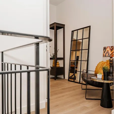 S331 - Luxurious Two Bedroom Duplex In Apartment *