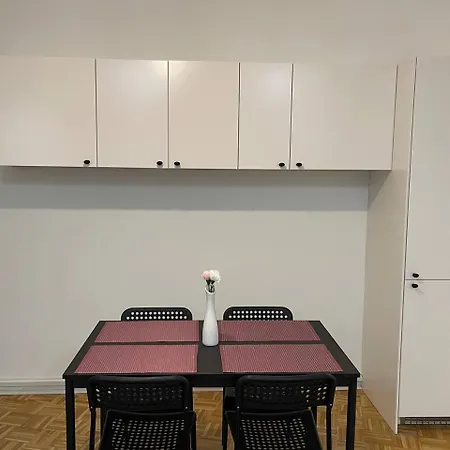 Shared At Heumarkt, City Center Apartment *