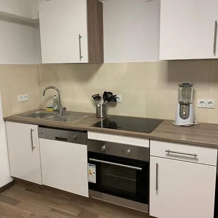 Apartment Central Private In Popular Neighborhood!