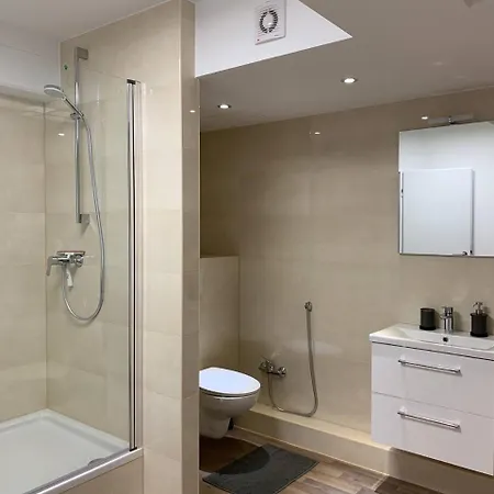 Central Private In Popular Neighborhood! * Köln