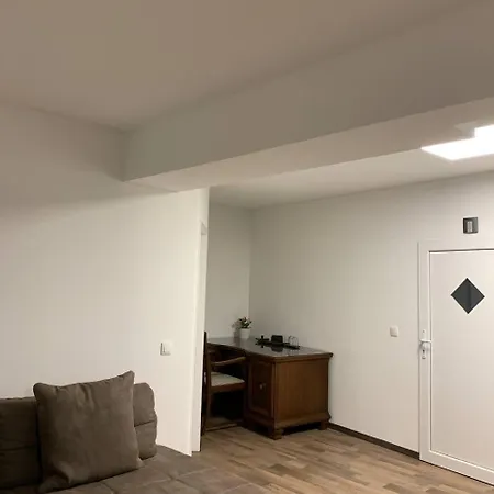Central Private In Popular Neighborhood! Apartment