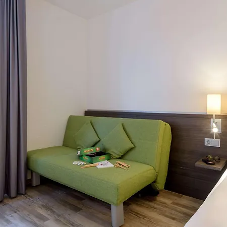 Mercure West Hotel 4*