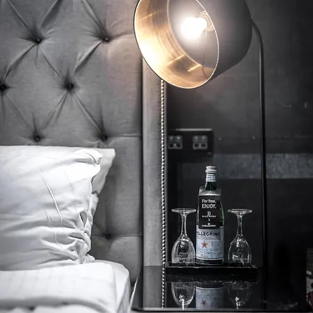 Hotel Black