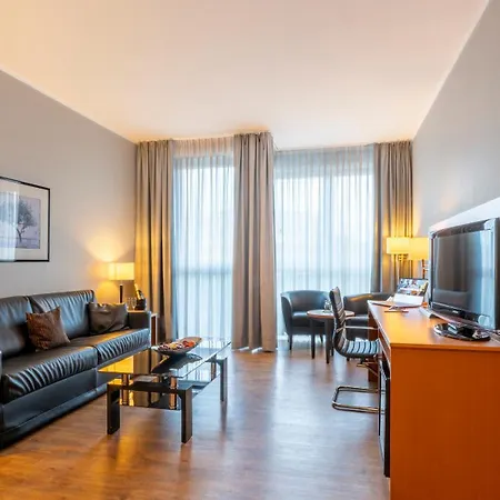 Hotel Plaza Premium 4*