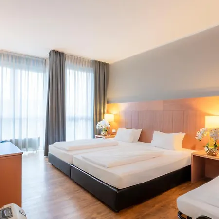 Plaza Premium 4*