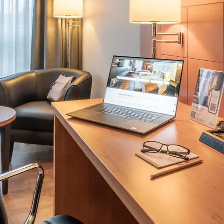 Plaza Premium Hotel 4*